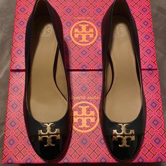 Tory Burch Shoes - 💕 HP 💕 Tory Burch Everly cap toe pumps 55MM (2in heel)